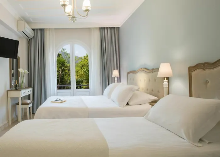 Lefko & Apartmanhotel 4*