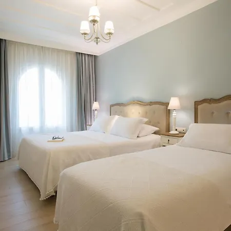 Aparthotel Lefko & 4*