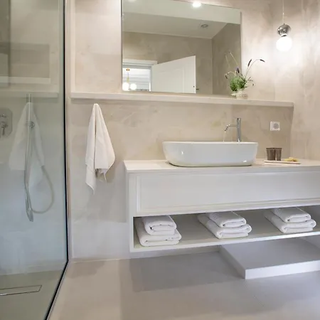 Lefko & Ξενοδοχείο με διαμερίσματα 4*