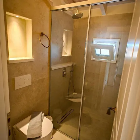 Lefko & Aparthotel 4*