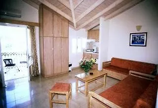 Aparthotel Lefko & 4*